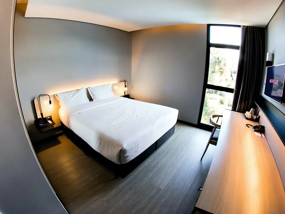 Naalt Hotel Joinville 4*,